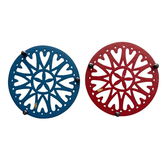 Cast Iron Round Trivets Red & Blue Sand Dollar Hearts Hot Plate Vintage Qty 2 - Picture 4 of 5